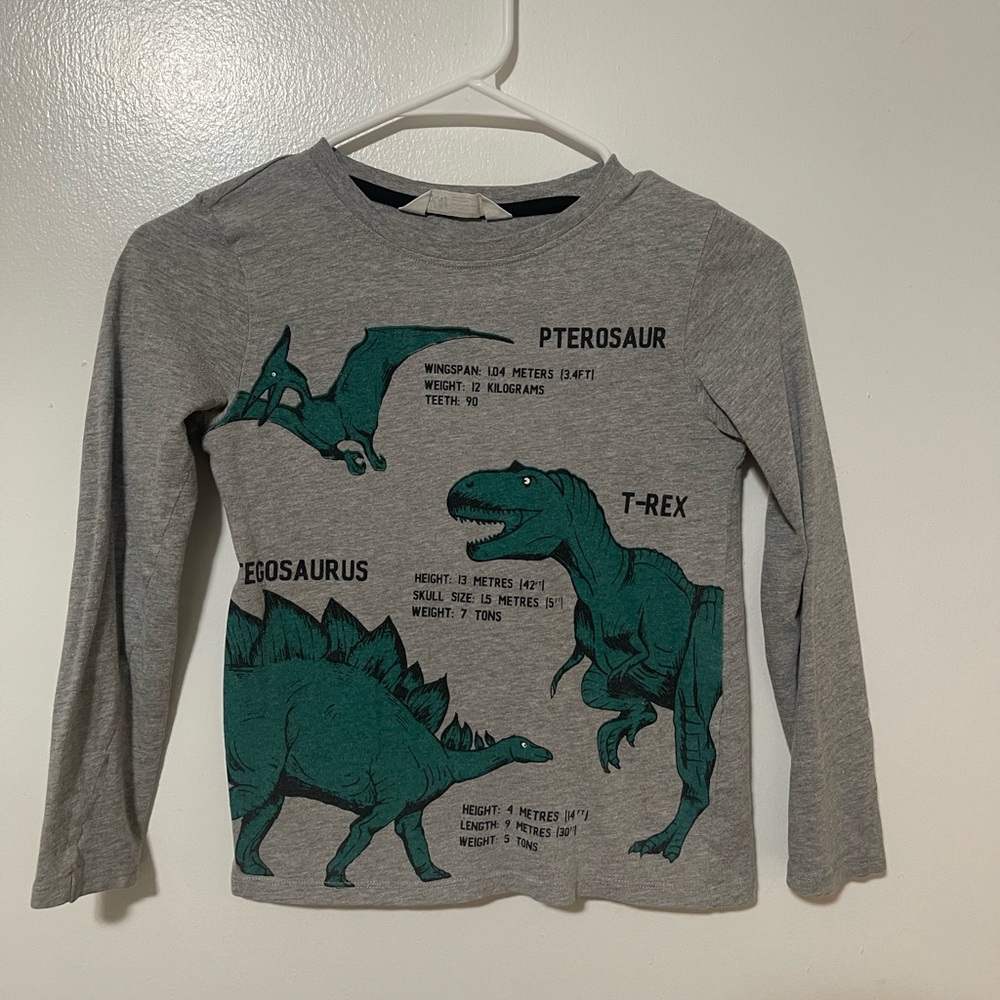 H&M boy long sleeve shirt size 6-8y